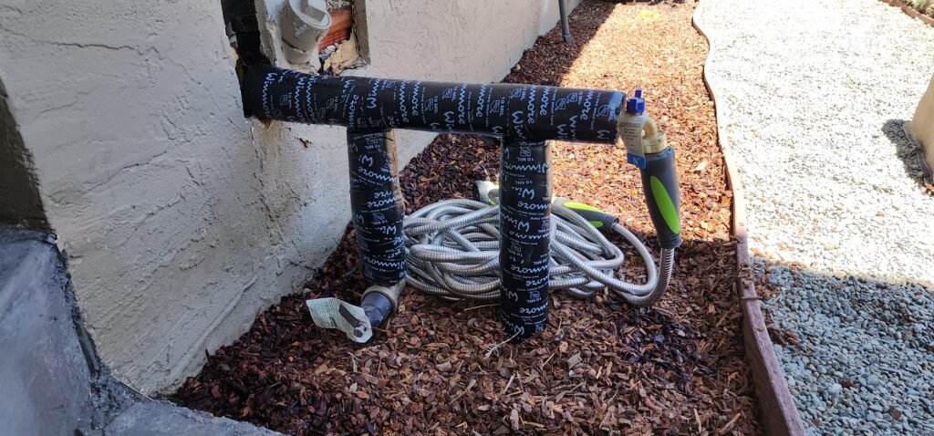 Pressure reducing valve and insulated main water pipe